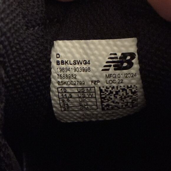 New Balance Kawhi IV Black Gold Men Size 10 Basketball Shoes BBKLSWG4 - Picture 7 of 7